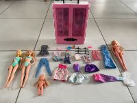 Barbie Kleiderschrank mit Barbies und Kleidern Bayern - Möhrendorf Vorschau