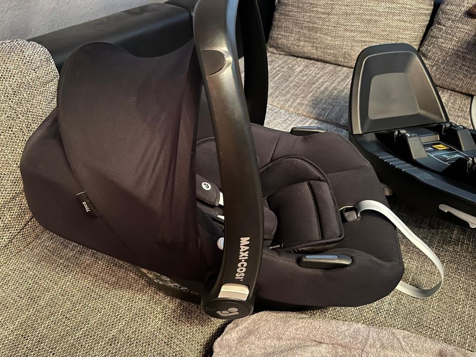 Babyschale Maxi Cosi Tinca Sommerbezug FamilyFix2 Isofix Base in Klostermansfeld