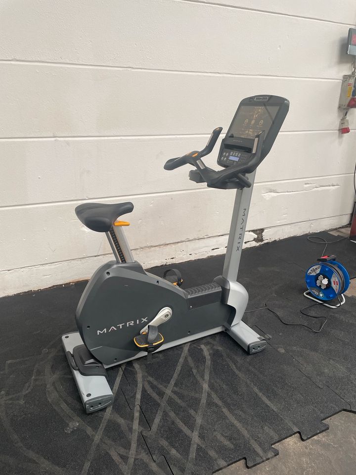 Matrix U7x Upright Bike Ergometer Fahrrad Profi Heimtrainer in Reutlingen