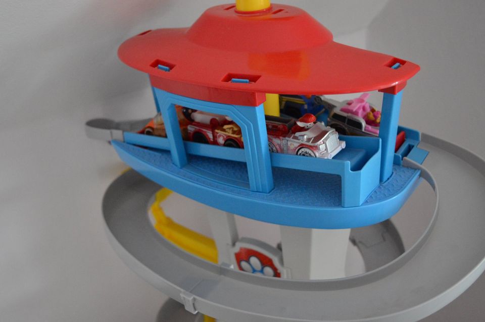 PAW Patrol True Metal Adventure Bay Spieleturm + Autos in Oppenau