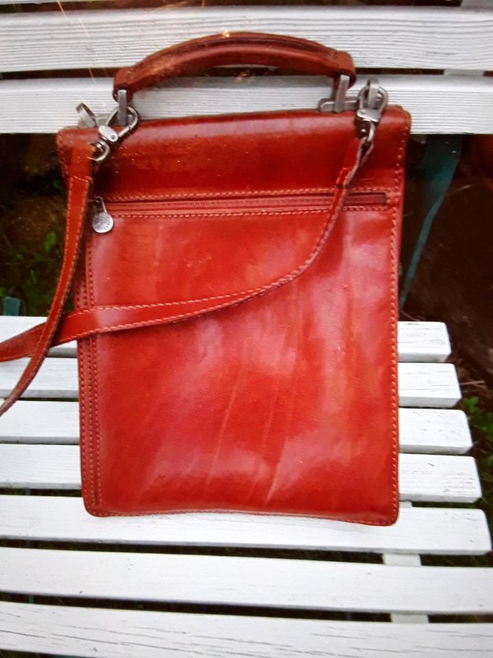 Karten-Tasche Leder-Tasche FERRAT Spain Handtasche in Steinfurt