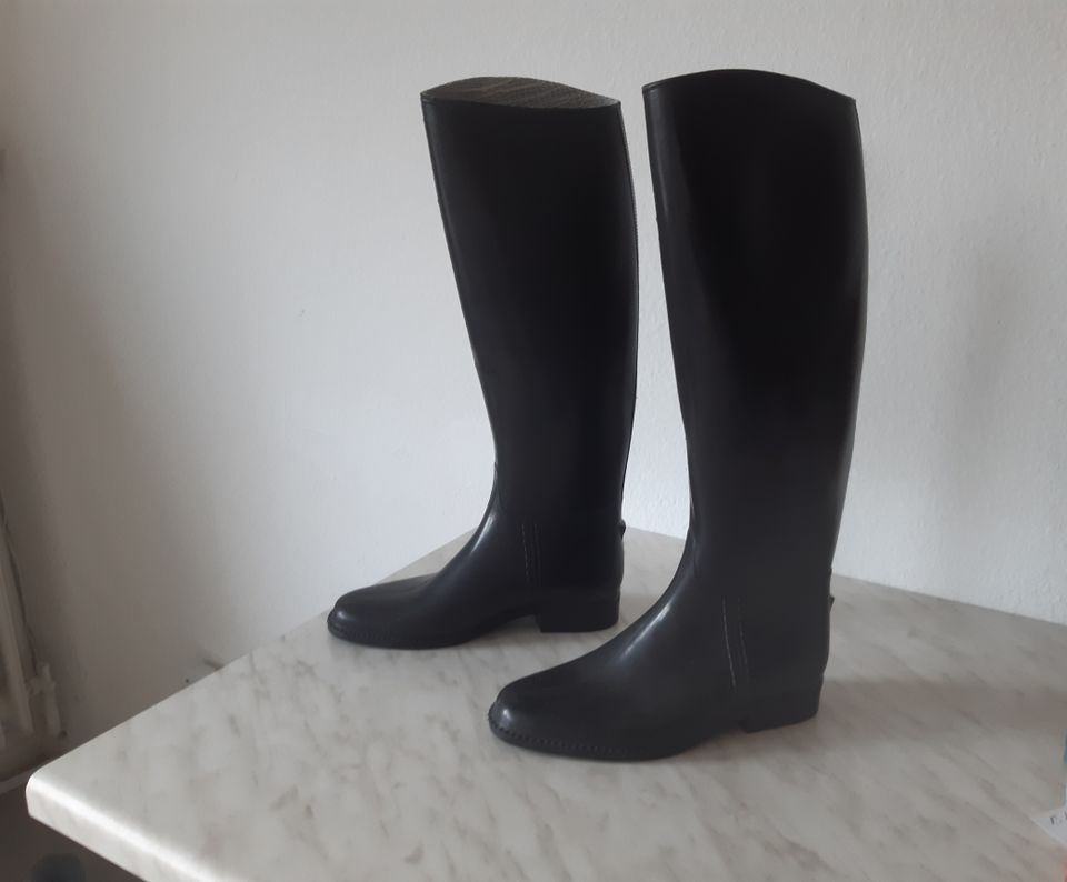 elegante Reitstiefel Gummistiefel Gr 38 ungetragen in Düsseldorf