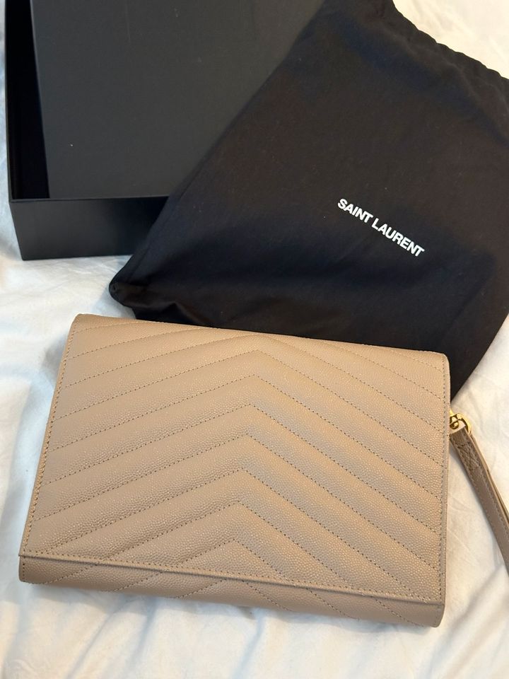 YSL Yves Saint Laurent Monogram flap pouch beige Nero neu in Köln