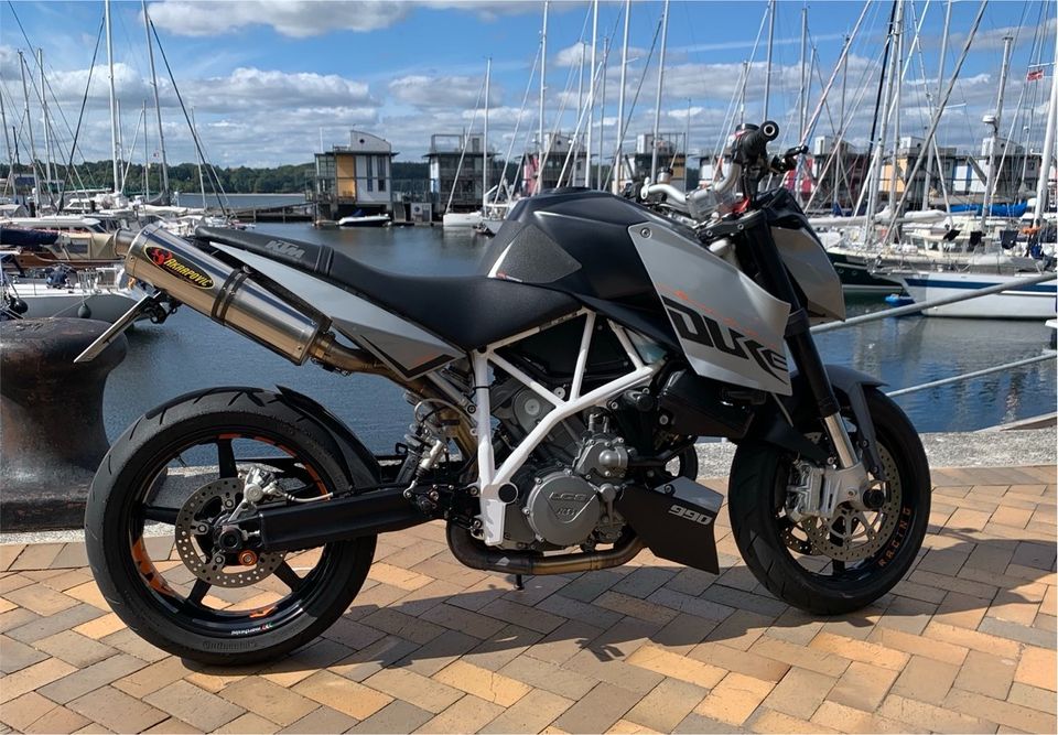 Ktm Superduke 990 - Powerparts/ Akrapovic - Bj. 2011 - wenig km in Handewitt