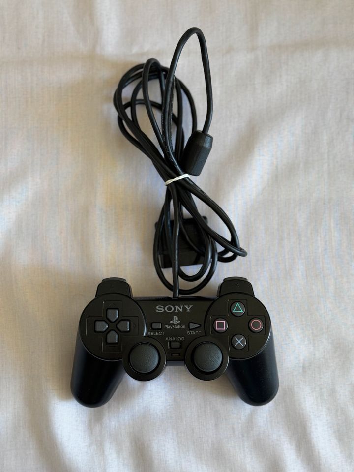 PlayStation 2 Slim + 4 Spiele + Controller PS2 in Hamburg