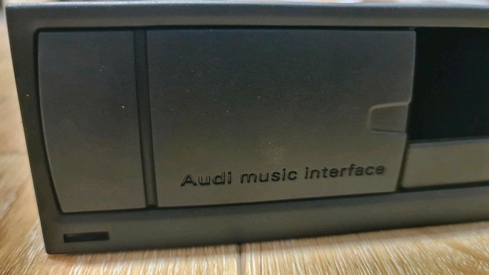 Audi A6 4F Interface Music AMI 4E0035785 USB AUX Bluetooth iPhone in Gartz (Oder)