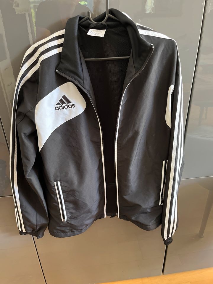 Adidas Windjacke in München