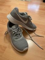 Nike Schuhe Gr 40  grau München - Pasing-Obermenzing Vorschau