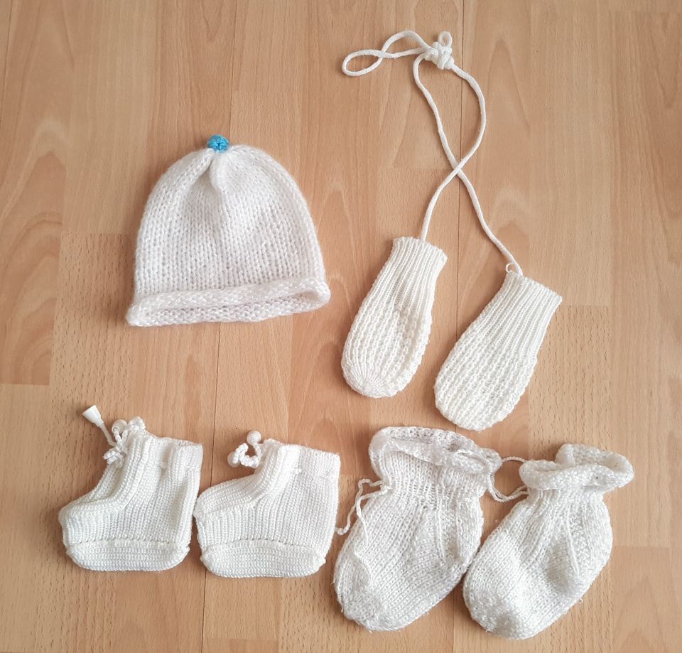 Erstlings-Set Mütze Handschuhe Stricksocken Babyschuhe gestrickt in Mannheim