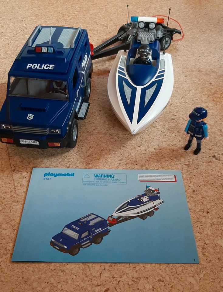 Playmobil Polizeitruck mit Speedboot und mit Polizeiquad in Marktl