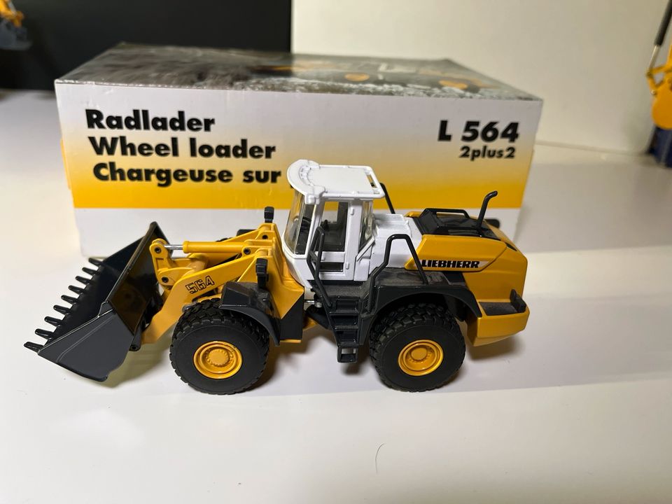 Liebherr L 564 Radlader 2plus2 Modell 1:50 in Fuldatal