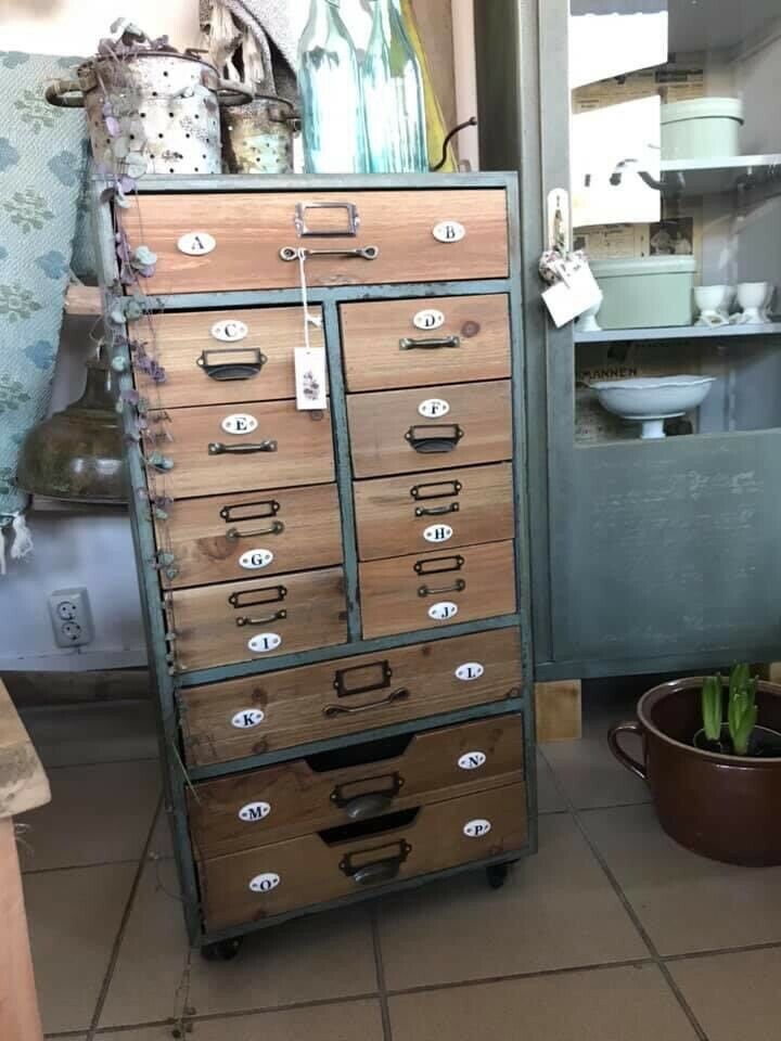 Alter antiker Schrank Möbel Deko Kommode Stuhl Tisch Shabby in Roßwein