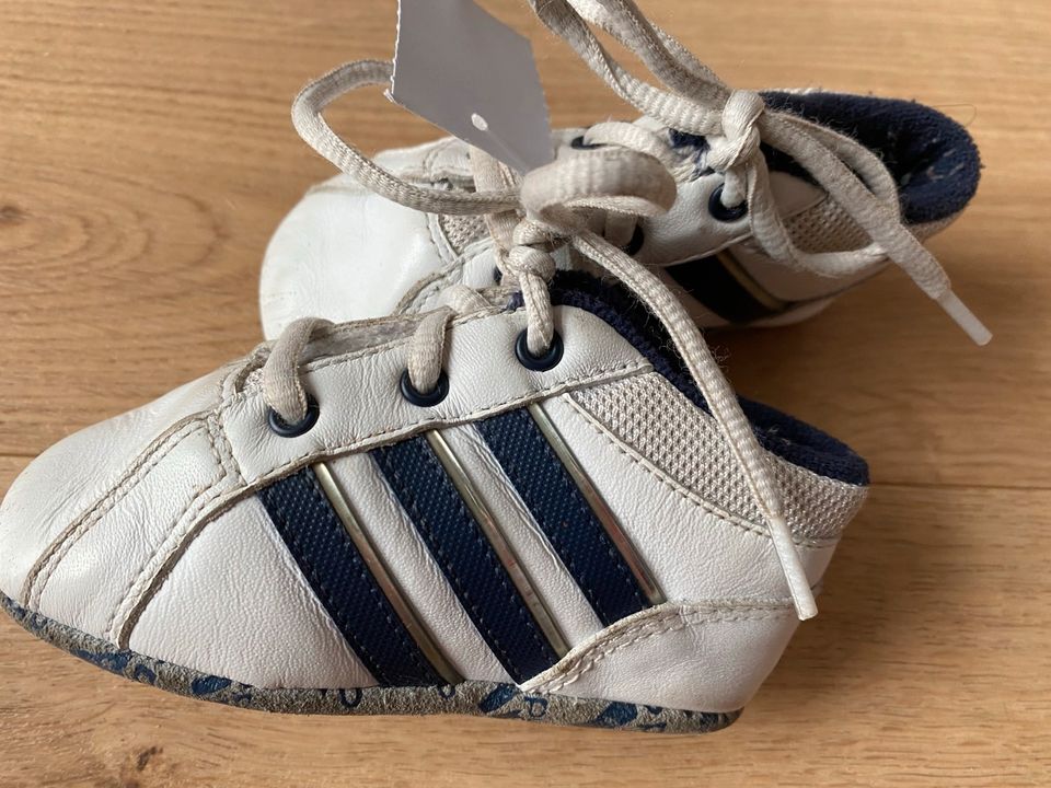 Schuhe Baby Kind Adidas Größe 19 in Hamburg