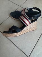 Tommy Hilfiger Sandaletten 41 42 blau Bayern - Langenbach Vorschau