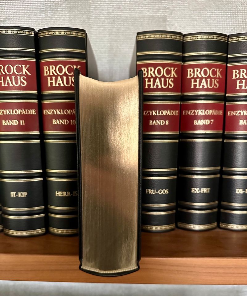 Brockhaus 30-Bände/ Echtledereinband mit Goldschnitt in Köditz