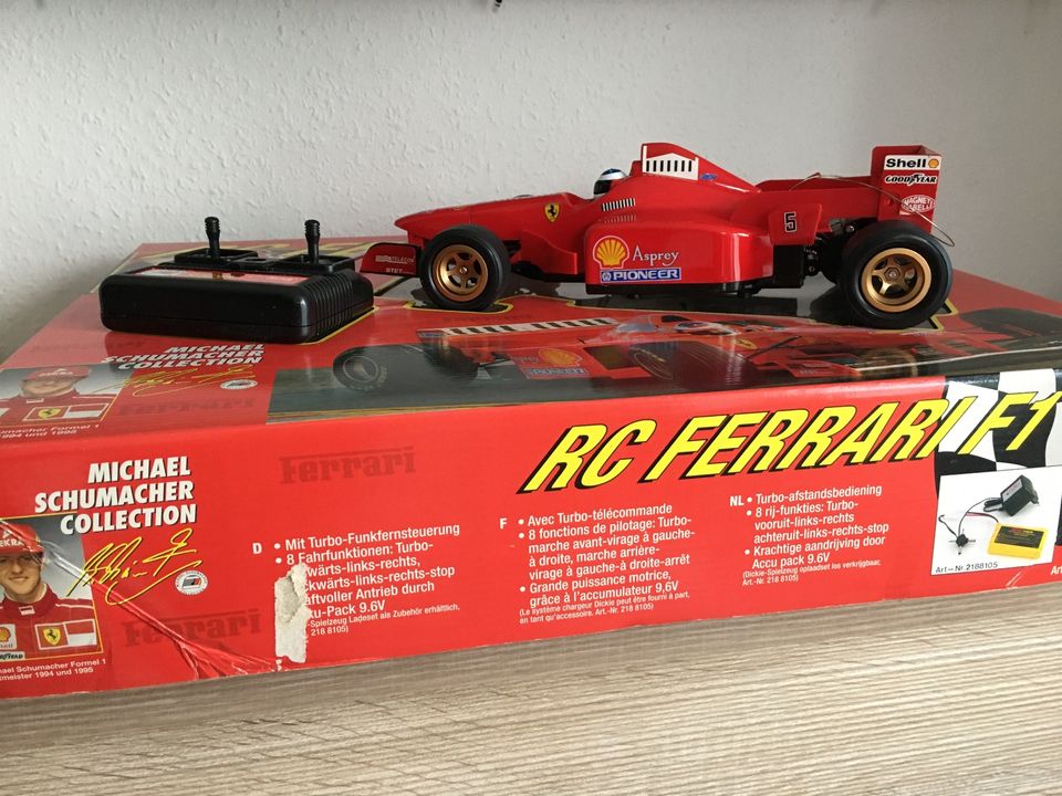 Formel 1 Ferrari Rennwagen aus der Michael Schuhmacher Edition in Lübbecke 