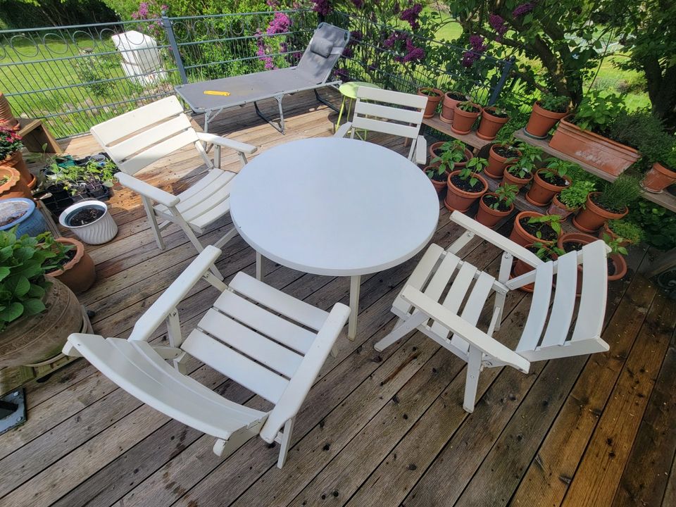 Garten- / Campingmöbel in weiß, runder Tisch in Neustadt in Holstein