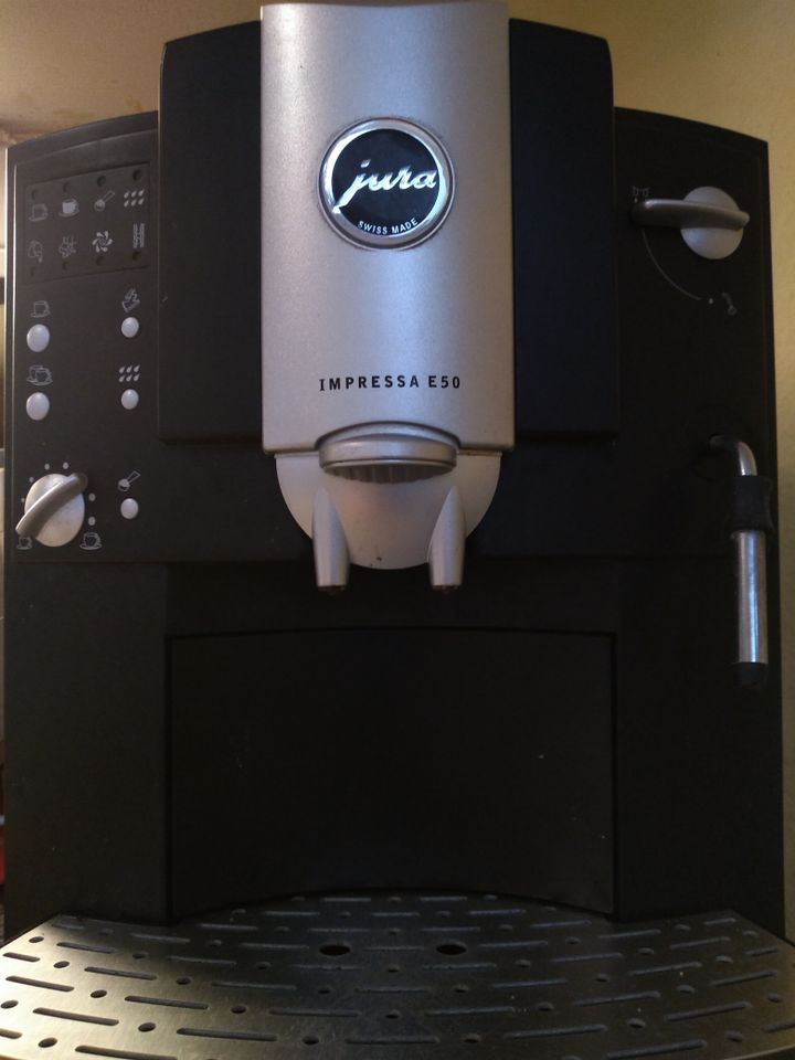 JURA Kaffeevollautomat IMPRESSA E50 in Düsseldorf