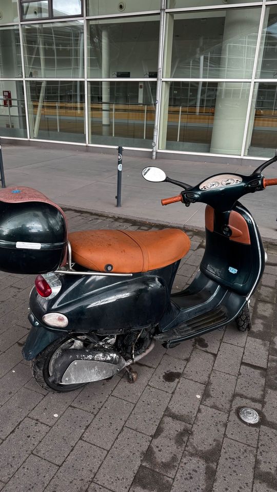 Vespa ET 4 125 Leader Motor 2002 Mit Schäden in Hamburg