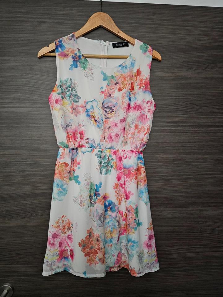 Sommerliches Blumenkleid von SisterS in Grösse L in Empfingen