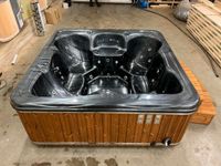 Whirlpool  Acryl,Hottube mit Thermodeckel!!! Schleswig-Holstein - Oering Vorschau