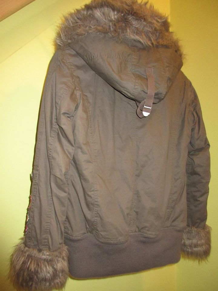 coole Damen Winterjacke XL khujo mit knöpfbarem Fellbesatz Jacke in Hoyerswerda