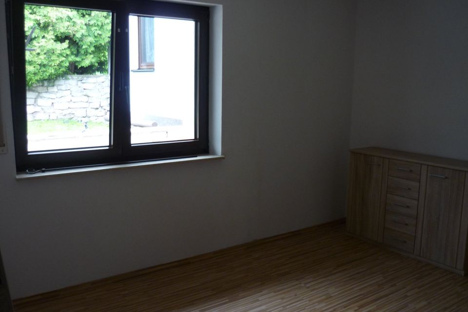 Wohnung für Single o Paar  2Zi., Kü., Bad, Gäste-WC, Balkon, in Aurach