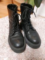 Schwarze Boots für die Festivalsaison Bayern - Regensburg Vorschau