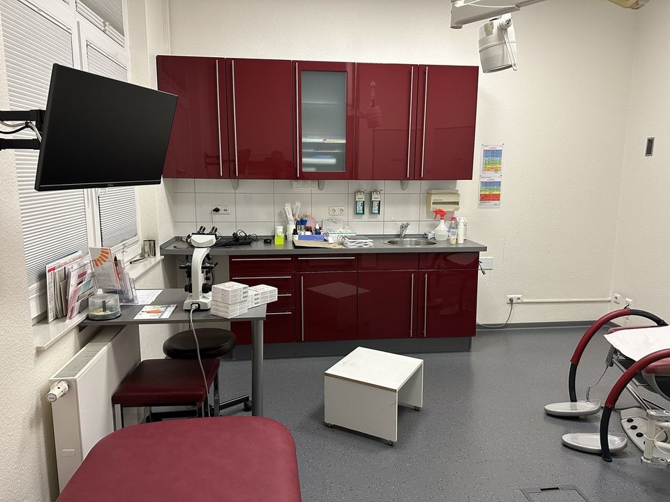 Moderne Büro / Praxisräume (ehem. Frauenarzt) in bester Geschäftslage in Übach-Palenberg in Übach-Palenberg