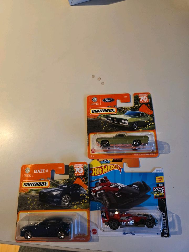 2 Matchbox und 1 Hot Wheels Auto in Hoppstädten-Weiersbach