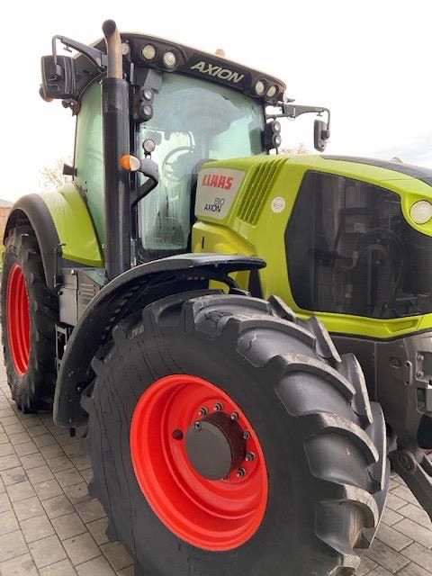 CLAAS AXION 810 Traktor in Braubach