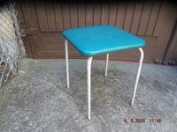 DDR Hocker, gepolstert, quadratisch, grün Sachsen - Moritzburg Vorschau