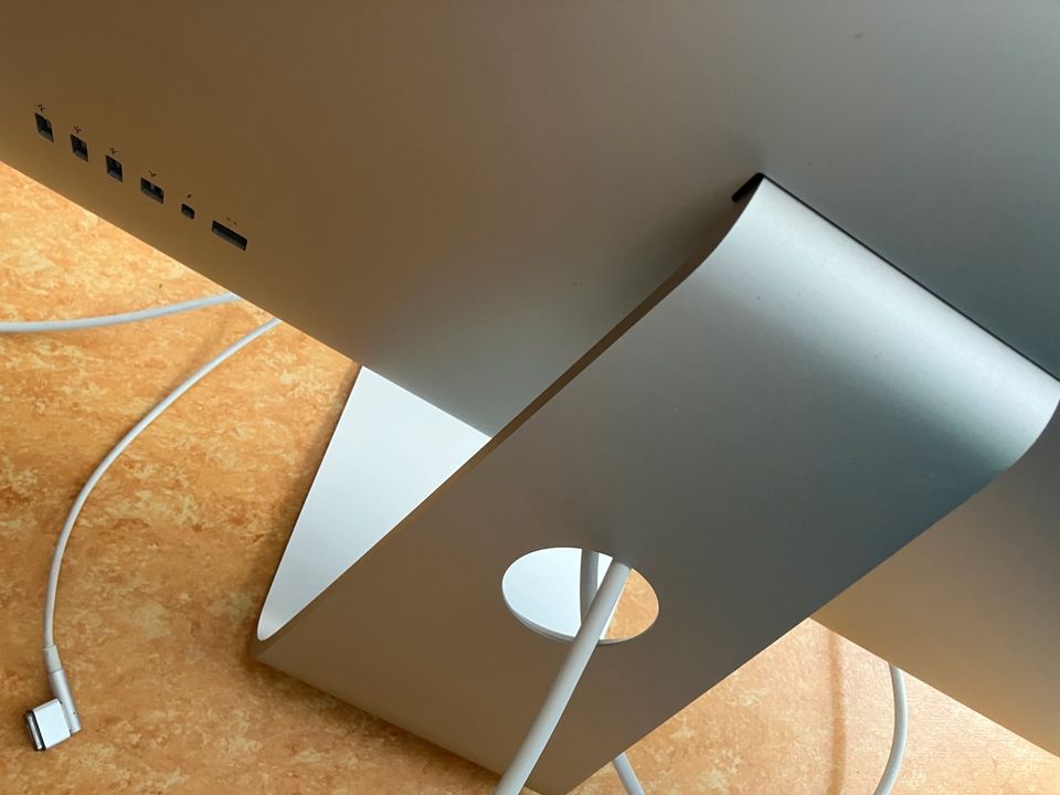 Apple Thunderbolt Display in Rosdorf