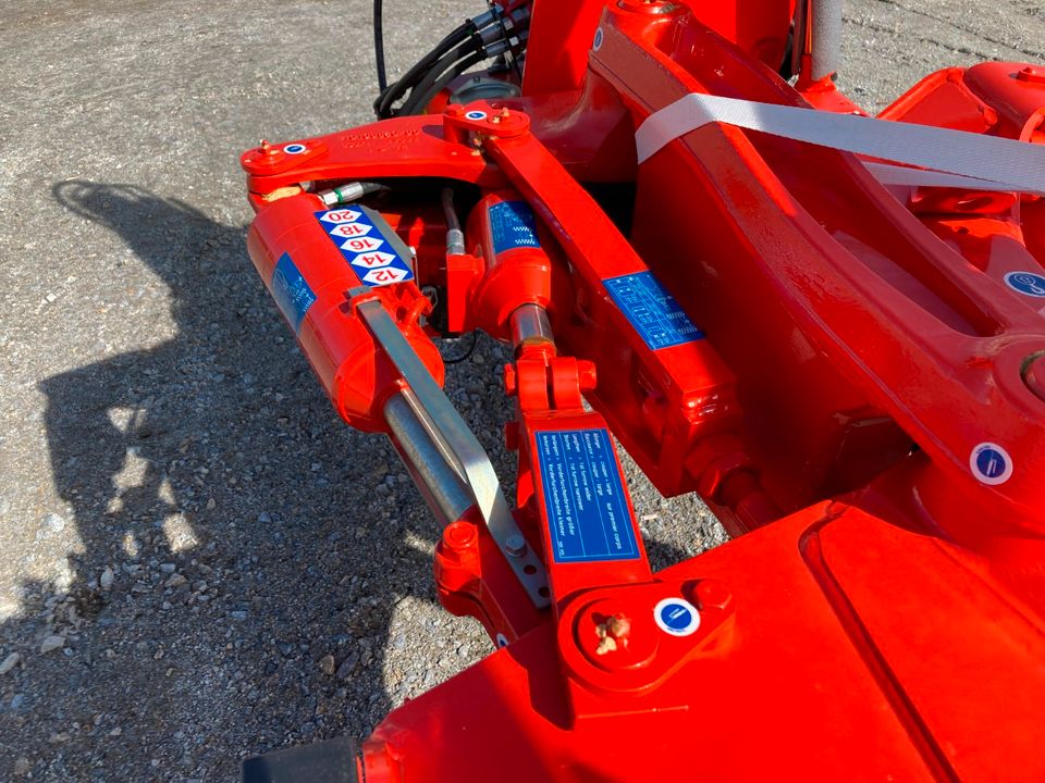 Kuhn Vari-Master 123 E4 Anbaudrehpflug 4-schar in Iggensbach