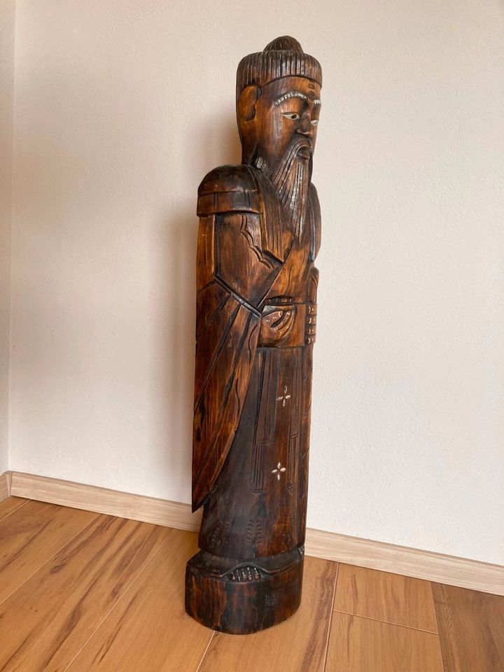 chinesische Statue Figur 1 meter hoch Holzschnitzerei in Ostrhauderfehn