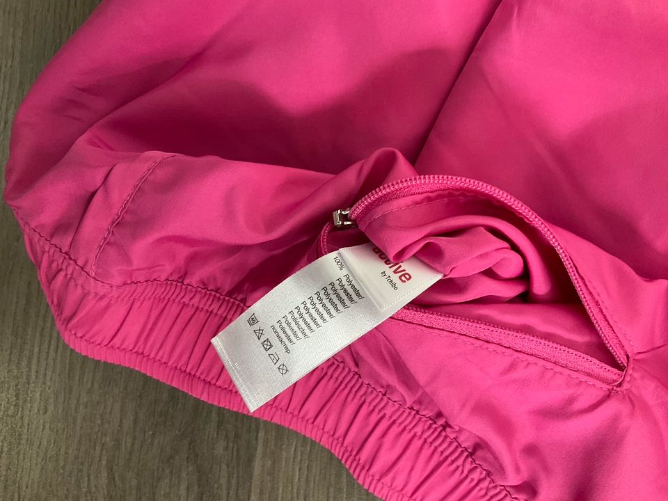 Board Shorts  Größe M  neu in Schülldorf