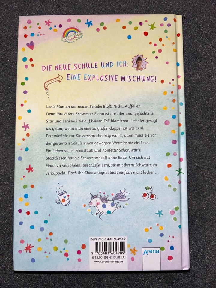 Buch mit dem Titel ,,Mein Leben voller Feenstaub und Konfetti" in Steinheim