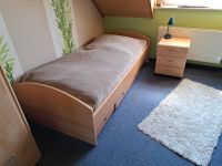 Jugendbett 200/90 mit Lattenrost und Nachtkommode. Nordrhein-Westfalen - Dorsten Vorschau