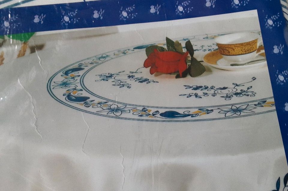 Runde Frühlings - Tischdecke 135 cm weiß/blau unbenutzt in Gardelegen  