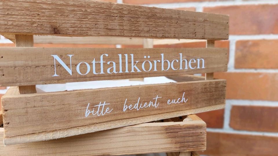 VERLEIH 2 Notfallkörbe Körbchen Holzkisten braun weiß mieten in Bielefeld