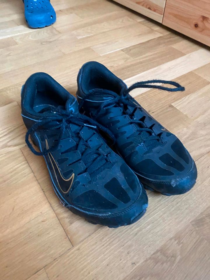 Schöne Nike Schuhe Größe 43 in Hennigsdorf