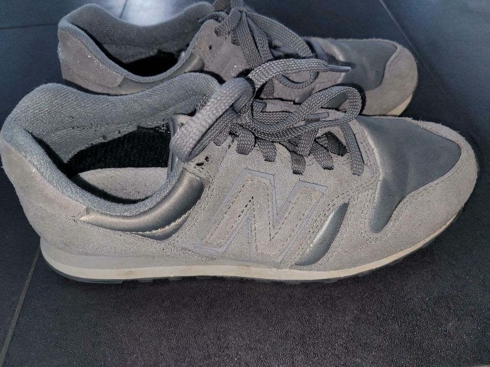 New Balance, Leder/Satin, grau, 37 in Hannover