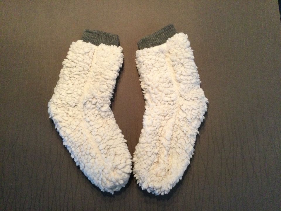 Haussocken Kuschelsocken Antirutsch Woll Socken TOP ZUSTAND in Hambergen