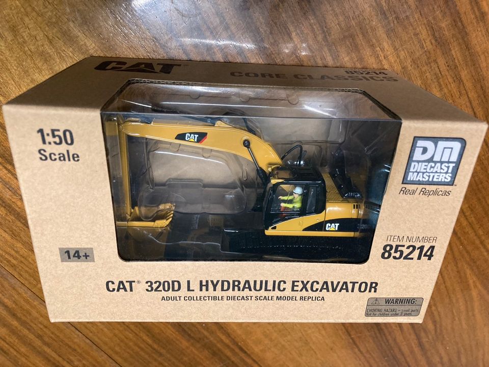 Cat Excavator Kettenbagger Modell 1:50 Typ 320 L in Augsburg