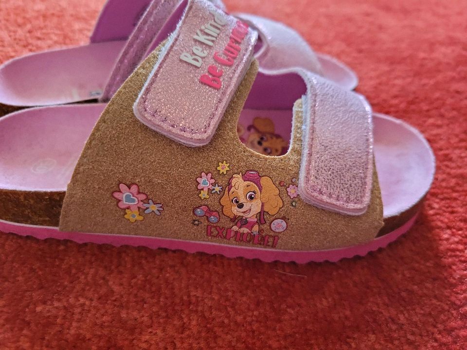 Größe 30 / Biolatschen paw patrol skye rosa Sandalen hausschuhe in Berlin