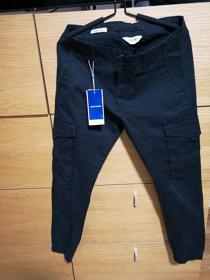 Cargohose H&M schwarz 170 Jack & Jones flake neu  hose 32 30 M in Obertshausen