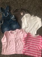 Baby Sommer Sachen,Latz Kleid,Strickjacke H&M, Body, Langarmshirt Nordrhein-Westfalen - Meerbusch Vorschau