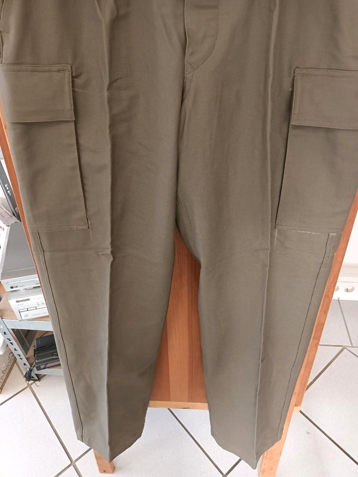 Bundeswehr Cargohose, Feldhose, Größe 8 in Khaki/Oliv, Neu in Lübbecke 