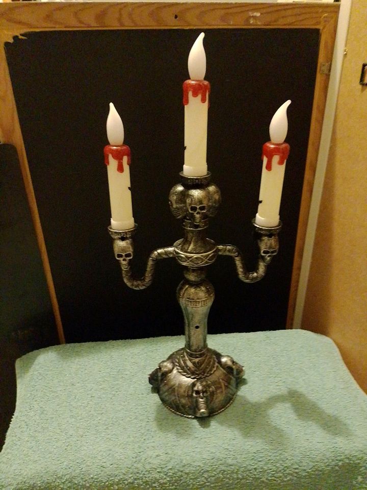 Halloween Totenkopf Kerzenständer mit 3 Arme und LED Licht Kerzen in Hamm