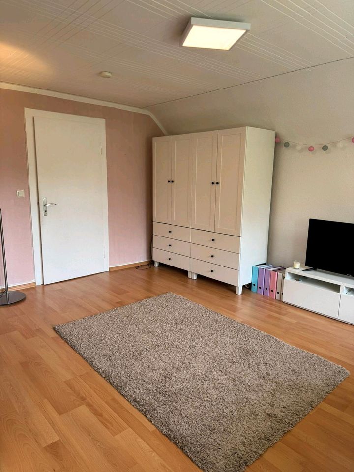 Kurzzeitmiete, möbliert, 1 Zimmer und Küche, Balkon in Quickborn